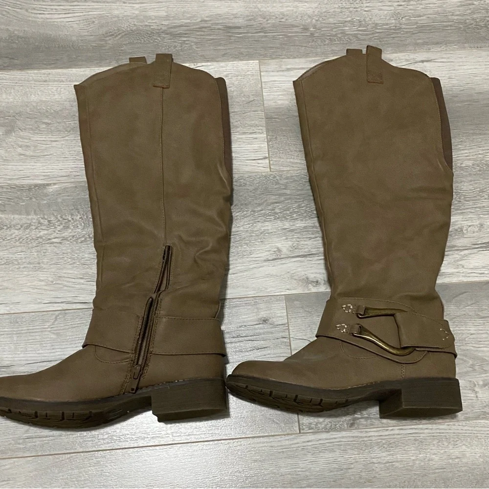 Boots - Picture 1 of 4